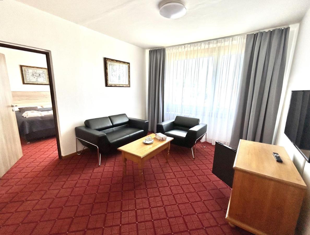 Patria Hotel Trutnov Exteriör bild